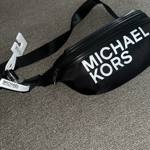 Michael Kors❤️ Unisex Black Logo Nylon Belt Bag/OS/NWT
~ New with tags! - Picture 4 of 12